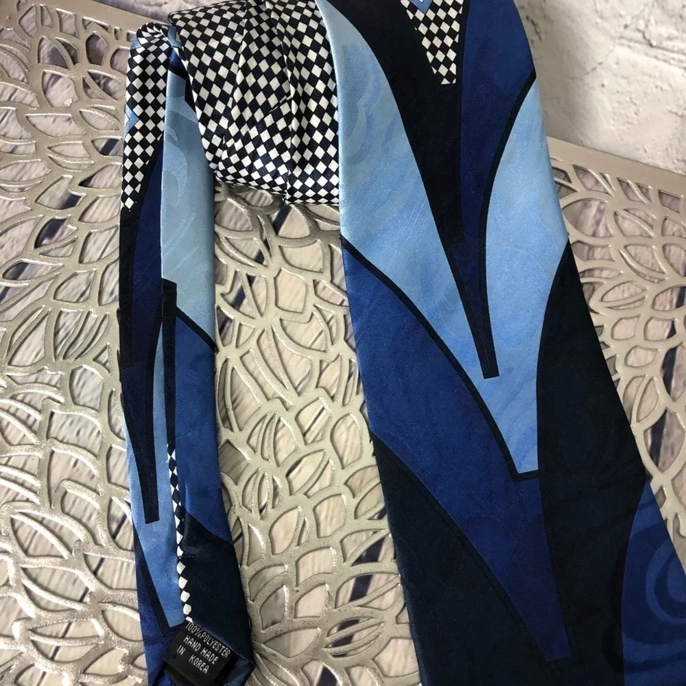 Blue Black and White Diamond Design Men’s Tie